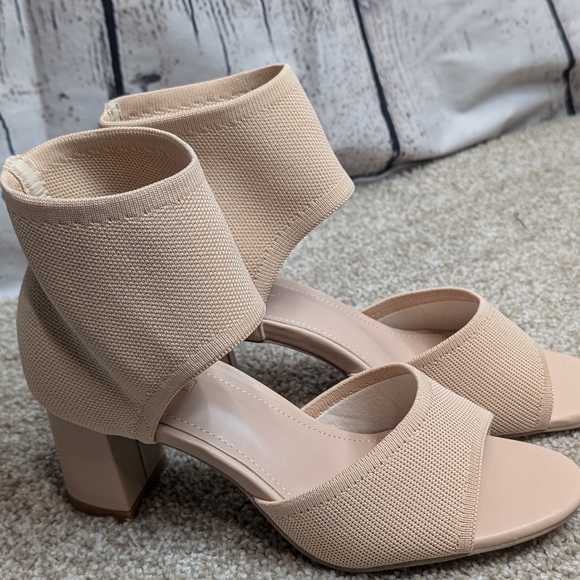 Elegant Cream Block Heel Sandals - Picture 9 of 9